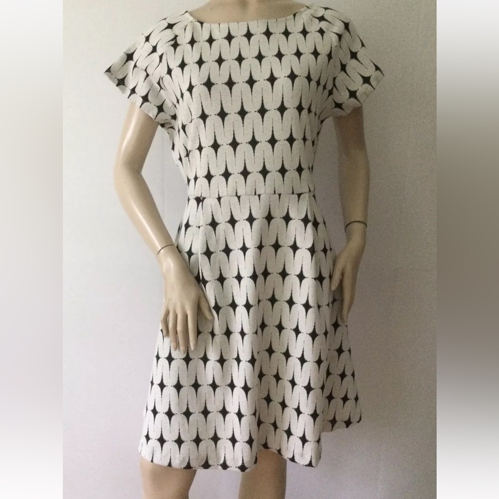 RENEE C. Stitch Fix Addae Textured Ivory Black Sleeveless Knit Dress size med